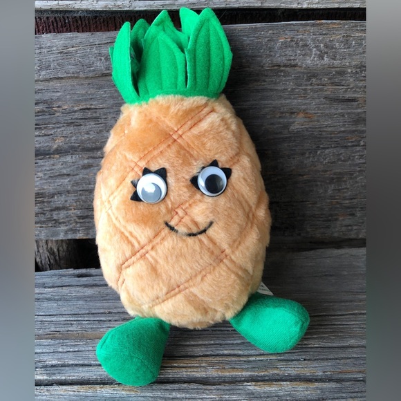 Country Yumkin Juicie Pineapple plush toy Stuffed Anthropomorphic plushie 1983💚 - Picture 1 of 9
